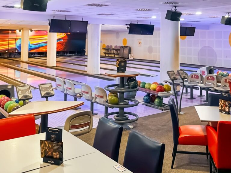 Hotel Eminent bowling sedenie